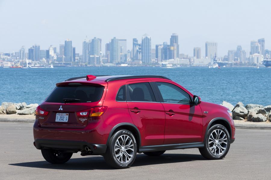  Mitsubishi Outlander Sport GT 2016 года  (фото 15 из 26)